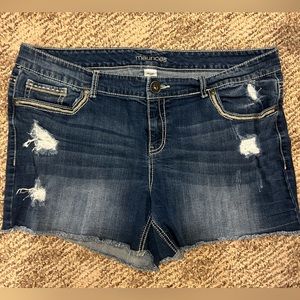 🧨 PRICE DROP: Maurice’s Jean Shorts, Excellent Condition, Size 20